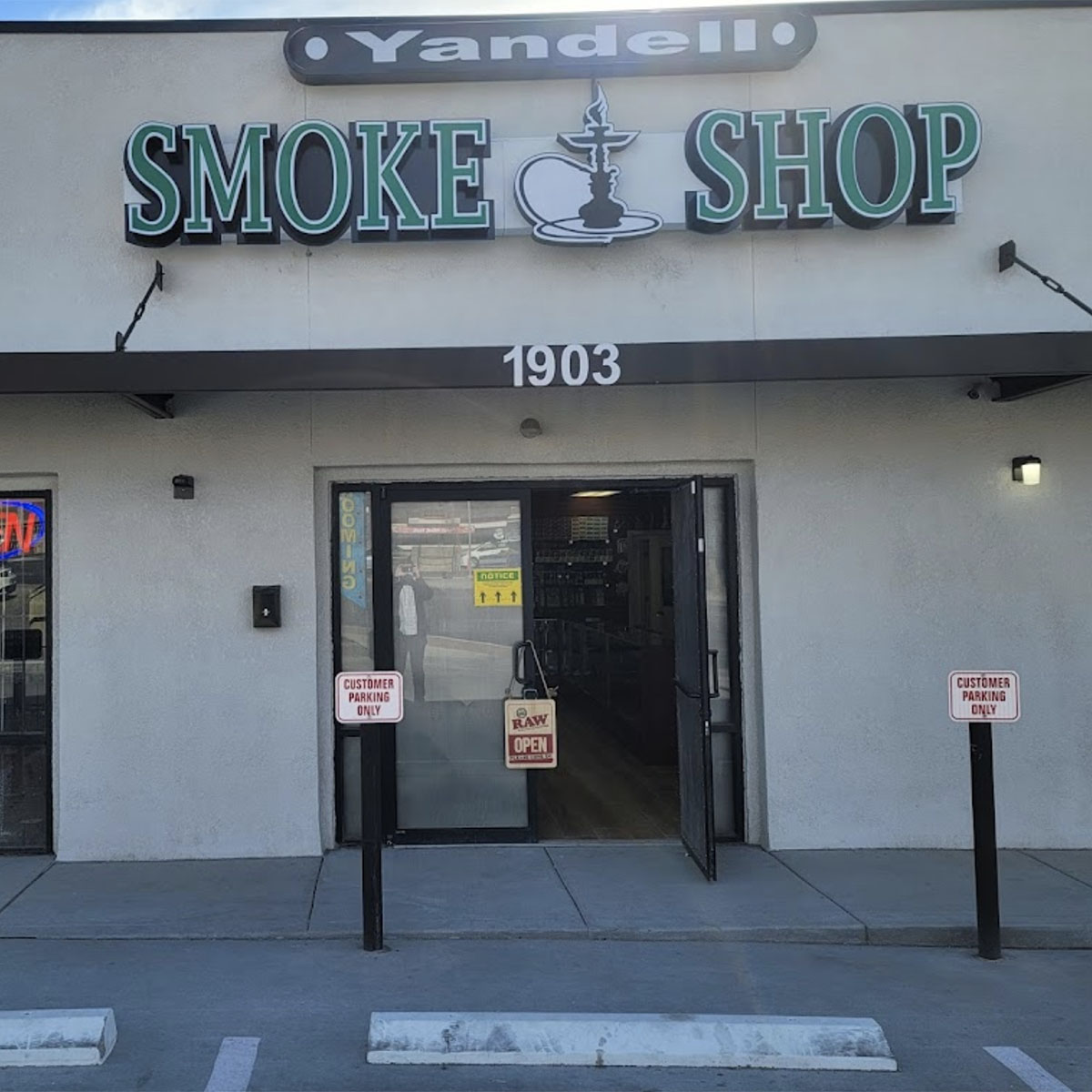 Water Pipes Yandell Smoke Shop - El Paso Smoke Shops near me