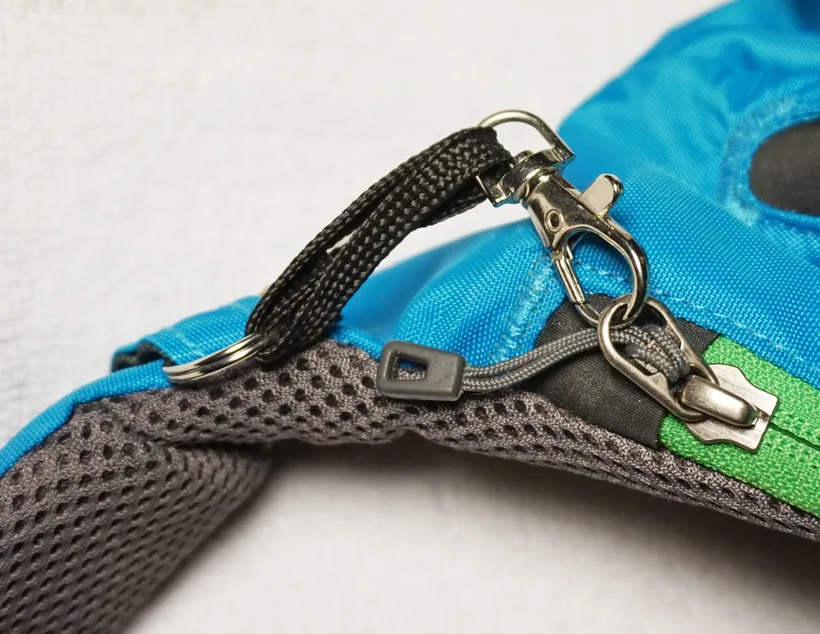 Close-up of a heavy-duty bag zipper with pull tab, the sealed-zipper hardware that helps make a backpack smell-proof at El Paso Smoke Shops