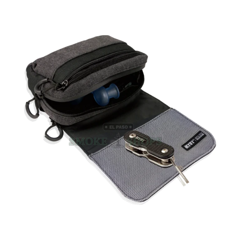 RYOT Piper pouch interior in El Paso showing memory-style padding and SmellSafe carbon lining, smell-proof glass storage